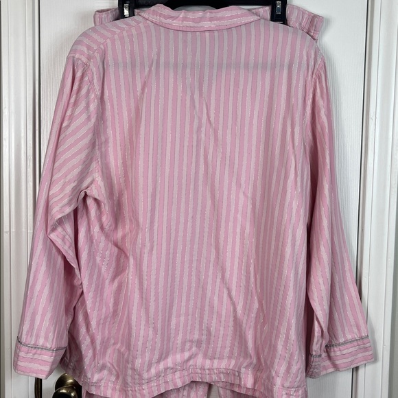 Victoria’s Secret 2 pc. Pajama set large. Long sleeved button top, long pants - Picture 5 of 9